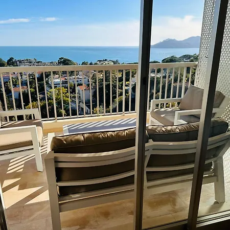 Seaview Terrace: Modern 2-bedroom With Pool Apartment Cannes