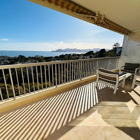 Seaview Terrace: Modern 2-bedroom With Pool Apartment *