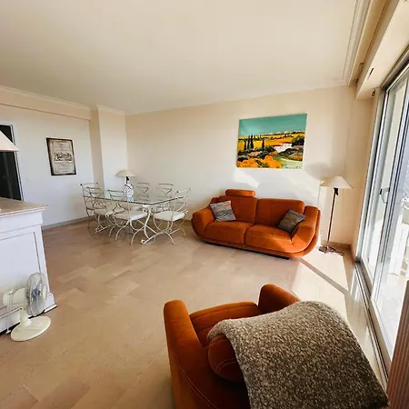 Apartment Seaview Terrace: Modern 2-bedroom With Pool *