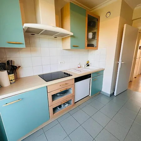 Apartment Seaview Terrace: Modern 2-bedroom With Pool *