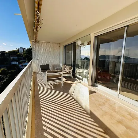Seaview Terrace: Modern 2-bedroom With Pool Cannes