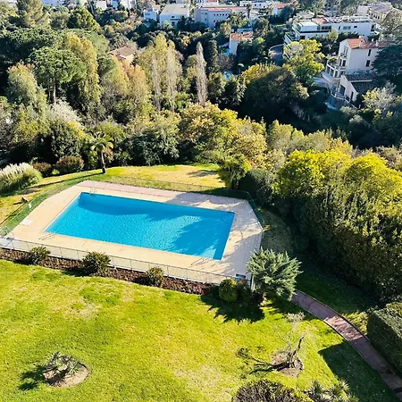 Seaview Terrace: Modern 2-bedroom With Pool Apartment Cannes