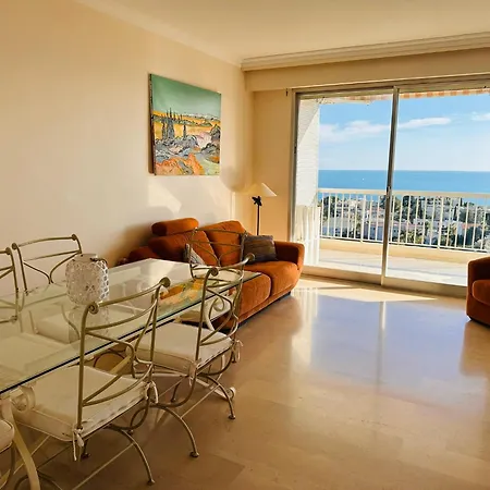 Apartment Seaview Terrace: Modern 2-bedroom With Pool Cannes
