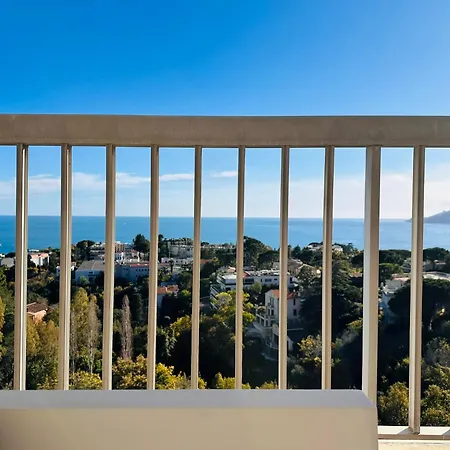 Seaview Terrace: Modern 2-bedroom With Pool Cannes