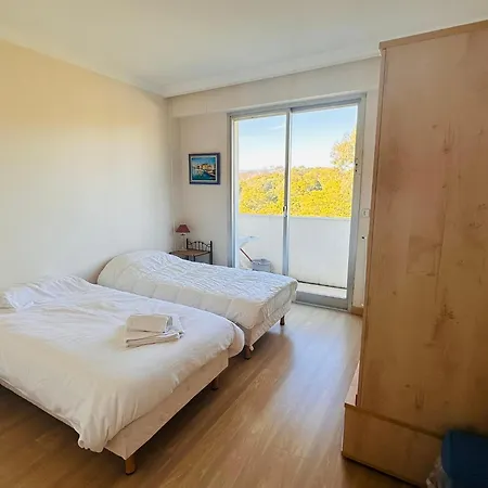 Seaview Terrace: Modern 2-bedroom With Pool