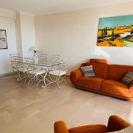 Seaview Terrace: Modern 2-bedroom With Pool Apartment