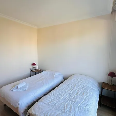 Seaview Terrace: Modern 2-bedroom With Pool Apartment Cannes